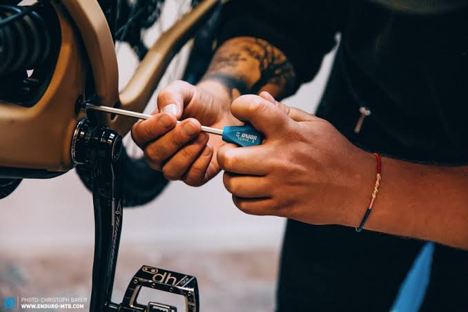 Mountain’s Edge Mountain Bike Repair Hub | Radical eBikes