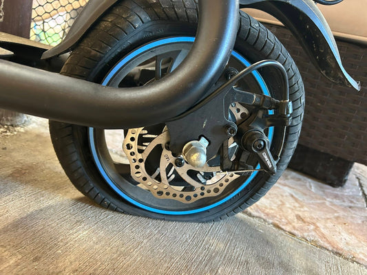 E-Scooter Flat Tire Repair / Tube Replacement
