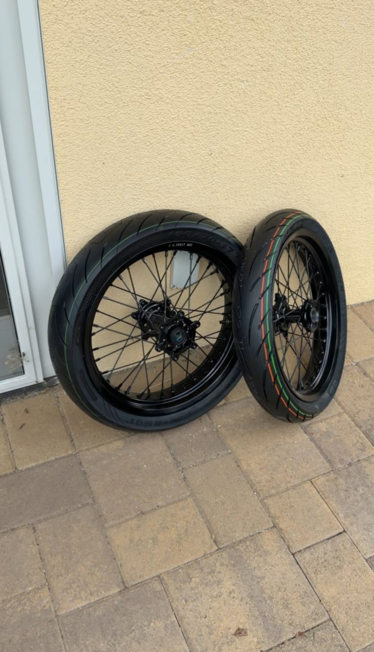 Ultra Bee Supermoto Set Kit (Black)